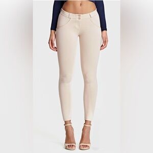 Freddy WR.UP slounge way low rise light beige pants size small US 4